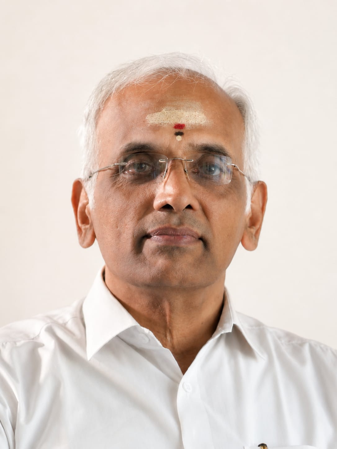 Dr. A.R. Santosh Namboodiripad, Senior Consultant Physician at Niramayam Heritage Ayurveda Hospital, Kerala